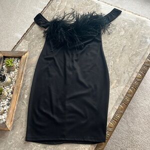 Feather trim LBD 👗